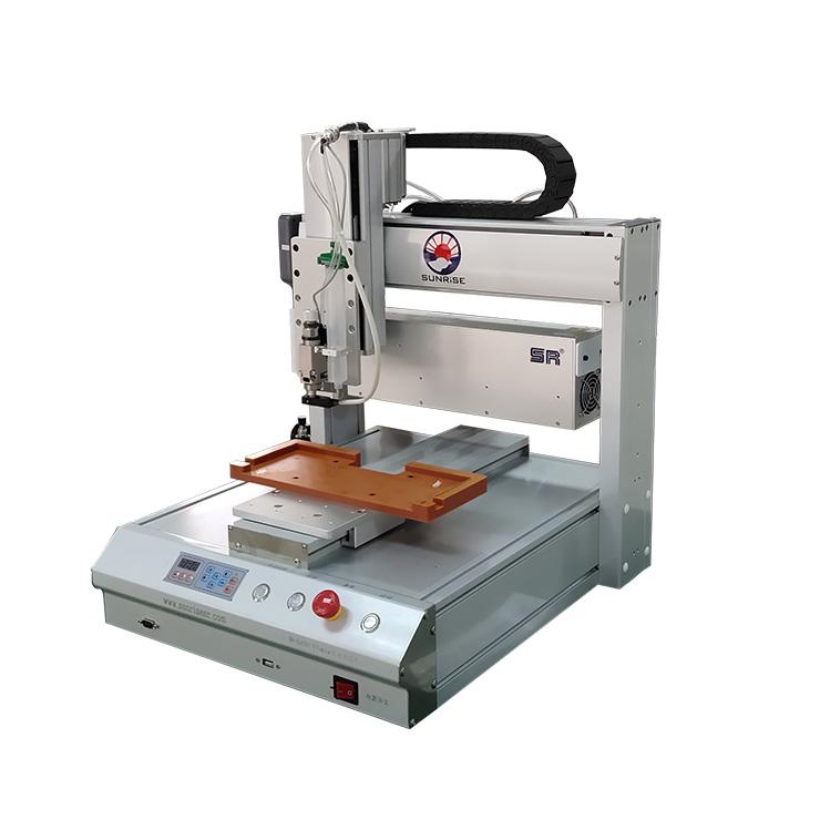 企業(yè)為什么需要選擇自動(dòng)焊錫機(jī)代替人工